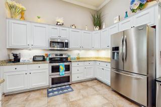 Spacious 5BR with Patio and WandD Near Beach - 2