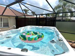 Rose Garden Getaway with Oversized Hot Tub - Cape Coral - 7