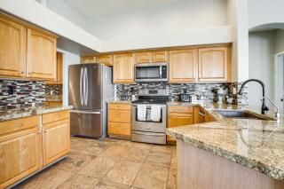 Desert Abode with Patio and Pool in Goodyear! - Goodyear - 4