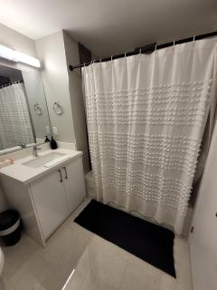 Cozy 2 Bed Rooms Apartment in Prime Location! - Mississauga - 5