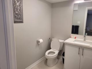 Cozy 2 Bed Rooms Apartment in Prime Location! - Mississauga - 2