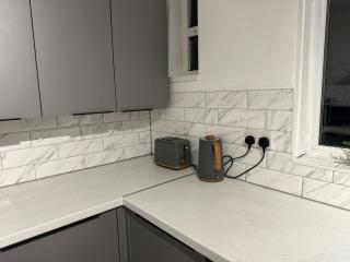 Cozy 3 Bed House - with Free Parking & WiFi - Mánchester - 8