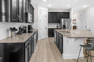 Spacious 7Bd Next to Clubhouse at Solara Resort - 3