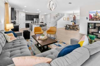 Spacious 7Bd Next to Clubhouse at Solara Resort - 6