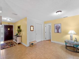 Serene & Spacious Family Haven- Pool Lounges BBQ - Yonkers - 8