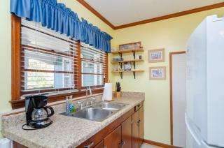 The Pelican Hidden Treasure Inn Room 2 by Bryant Real Estate - Kure Beach - 2