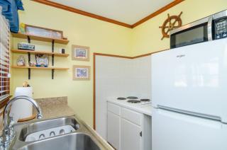 The Pelican Hidden Treasure Inn Room 2 by Bryant Real Estate - Kure Beach - 1