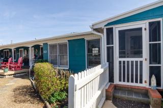 The Sandpiper Hidden Treasure Inn Room by Bryant Real Estate - Kure Beach - 9