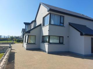 Serene luxurious Retreat with Sea Views, Entire Home - Letterkenny - 3