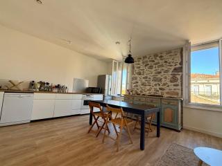 Authentic neighborhood! Central - 2