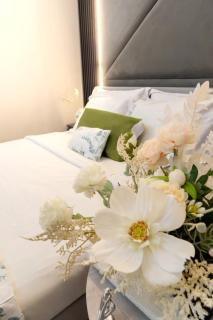 Luxury Apt Infinity Pool with Burj View - 2