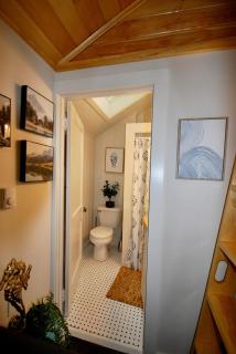 Cheerful Cottage with Loft Close to Everything 6 - Edgecomb - 8
