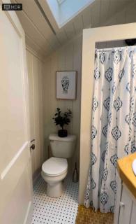 Cheerful Cottage with Loft Close to Everything 6 - 1