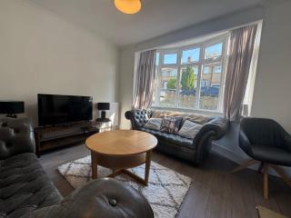 Bowood Road House sleeps 7 Free parking - Swindon - 9