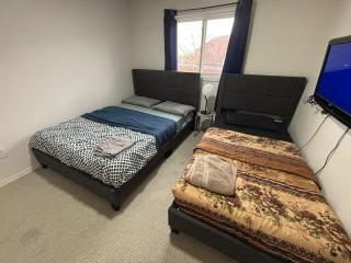 Square One Mall Room- Fast Speed Internet-Free Parking - Mississauga - 2