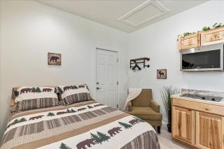 Studio Unit Shared Hot Tub & Fully Fenced Yard - North Ogden - 6