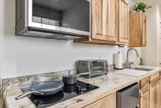 Studio Unit Shared Hot Tub & Fully Fenced Yard - North Ogden - 2