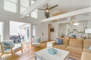 1 Block to Pirates Beach: Family Home in Galveston - 6
