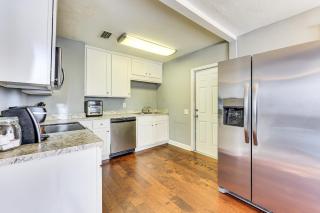 5 Mi to Dtwn Home with Fenced Yard in Jacksonville - Jacksonville - 2