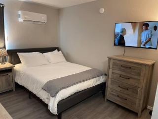 Studio W Balcony - Near Nob Hill And Hospitals - Albuquerque - 2