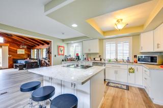 9 Mi to Spanaway Park Home with Indoor Hot Tub - Graham - 4