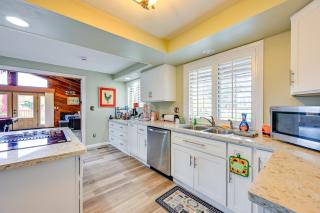 9 Mi to Spanaway Park Home with Indoor Hot Tub - Graham - 3