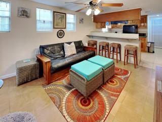 Sugar Shack Bungalow - Galveston - 9