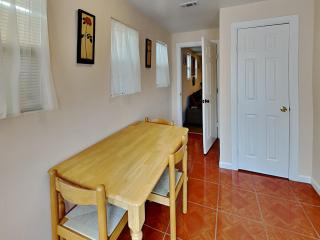 Sugar Shack Bungalow - Galveston - 6
