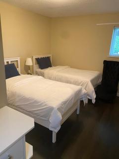 Large suite with independent access - Richmond - 4