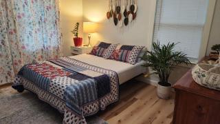 Bright and Cozy room in a Charming Homestay!! - Smyrna - 5