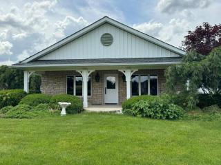 Smucker Country Cottage-Hot Tub - - 8