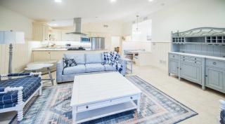 Smucker Country Cottage-Hot Tub - - 6