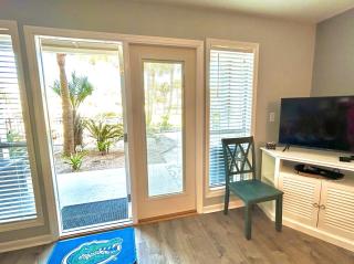 Grand Caribbean East Poolside Palms - Pensacola - 2