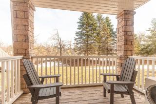 Cozy Chalet near Snowy Escapes & Outdoor Fun - Shanty Bay - 2