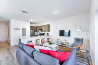 Family Comfort Near Top Spots-Relaxing Stay for Everyone - Golden Glades - 8
