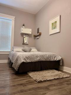 West Harbour Retreat - Prime Location with Hot Tub - Hamilton - 3
