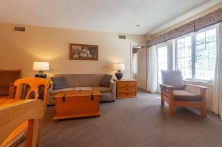 King Jacuzzi Suite, Full Kitchen, Heated pool - Shanty Bay - 6