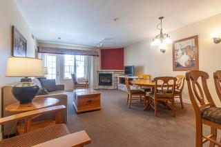 King Jacuzzi Suite, Full Kitchen, Heated pool - Shanty Bay - 3