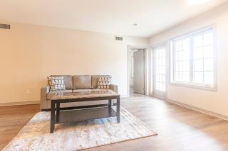 King Suite, Jacuzzi, Full Kitchen, Heated pool - Shanty Bay - 9