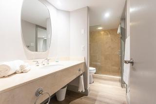 King Suite, Jacuzzi, Full Kitchen, Heated pool - Shanty Bay - 5