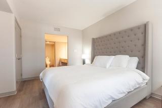 King Suite, Jacuzzi, Full Kitchen, Heated pool - Shanty Bay - 2