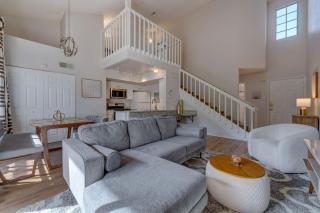 Charming and Cozy Townhome Near Disney - 8