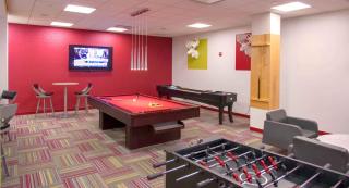 Stylish Stay Near Metro and Downtown Charm - Arlington - 5