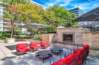 Stylish Stay Near Metro and Downtown Charm - Arlington - 4