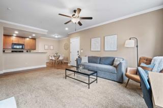 Luxury 2BR 2BA Apartment with Pool Gym & Theater - 3