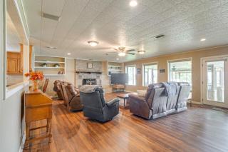 Lakefront Gem with Boat Dock and Fishing Pier in Many - Many - 7