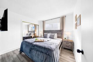 Great for Large Gatherings Sleeps 30 PalmWaveStays - 5