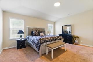 5 Bedroom Luxurious Retreat in Schertz, San Antonio - 3