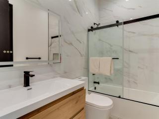 Modern Luxe Retreat 3-Bedroom #3 - 3