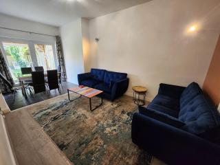 Newly Refurbished 3 Bedroom House with Lovely Garden - 6